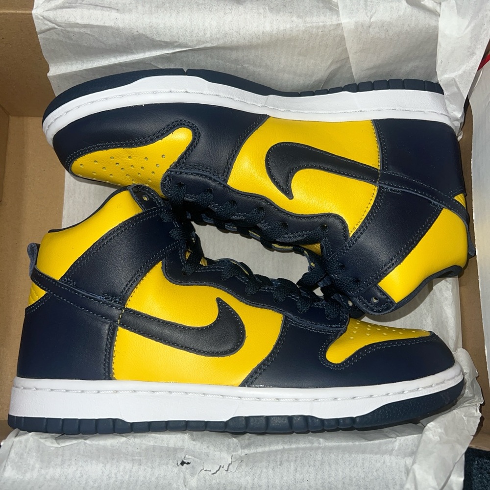 NIKE DUNK HIGH SP MICHIGAN 
SIZE 7